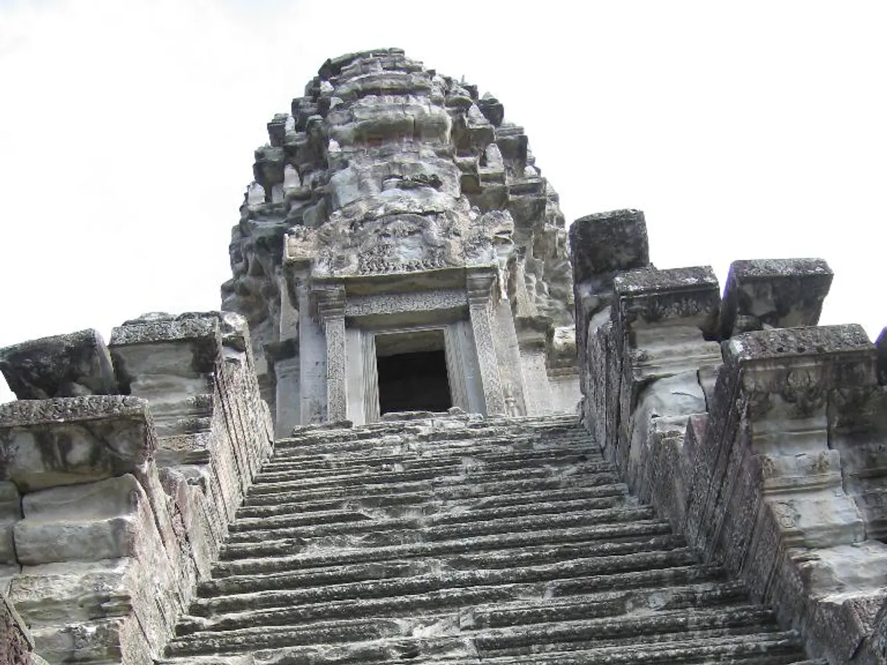 Power sources exceeding 1 kilowatt in capacity, detailed.