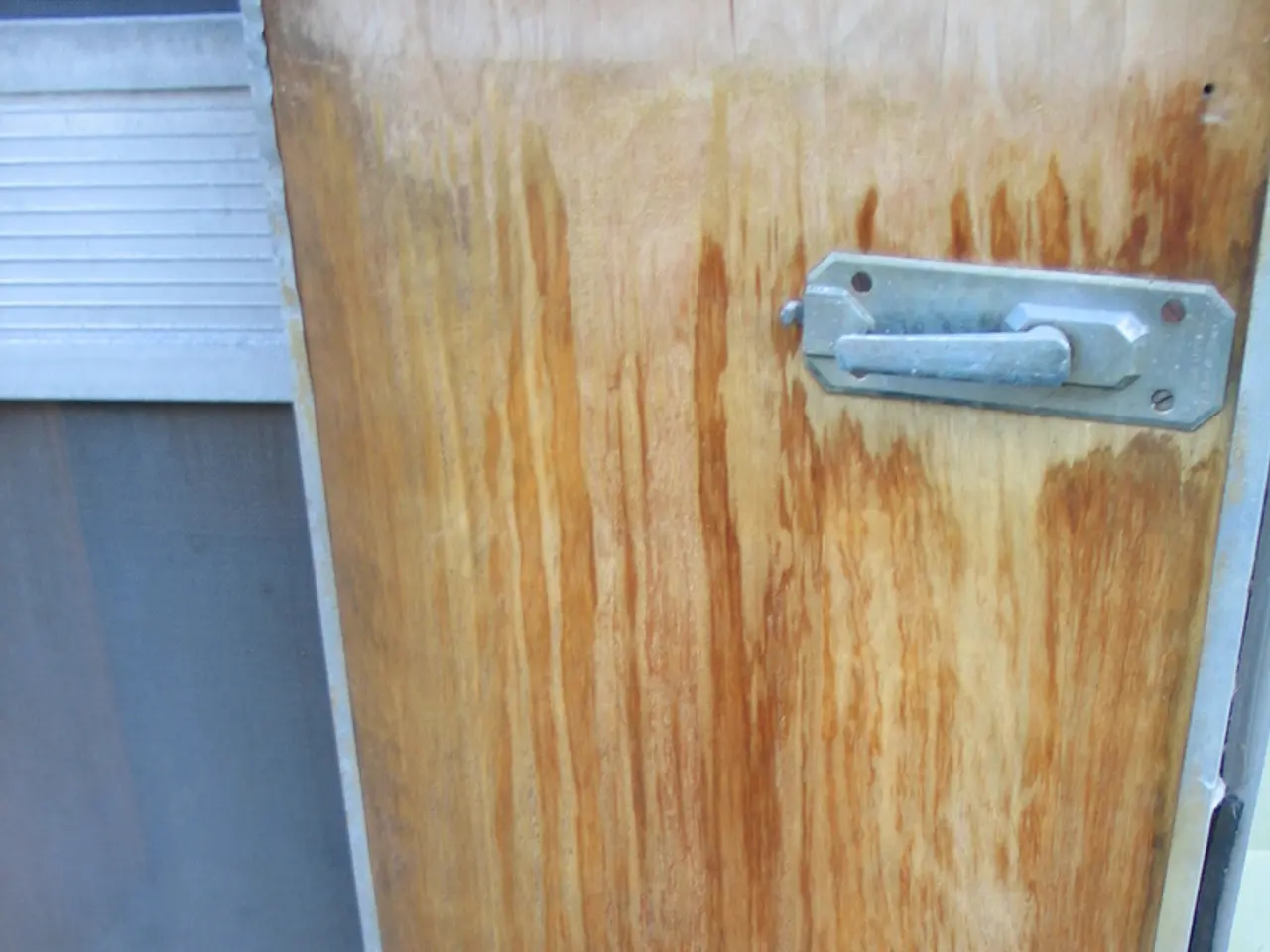 Tesla plans to revamp its door handles due to incidents of passengers being unable to exit vehicles