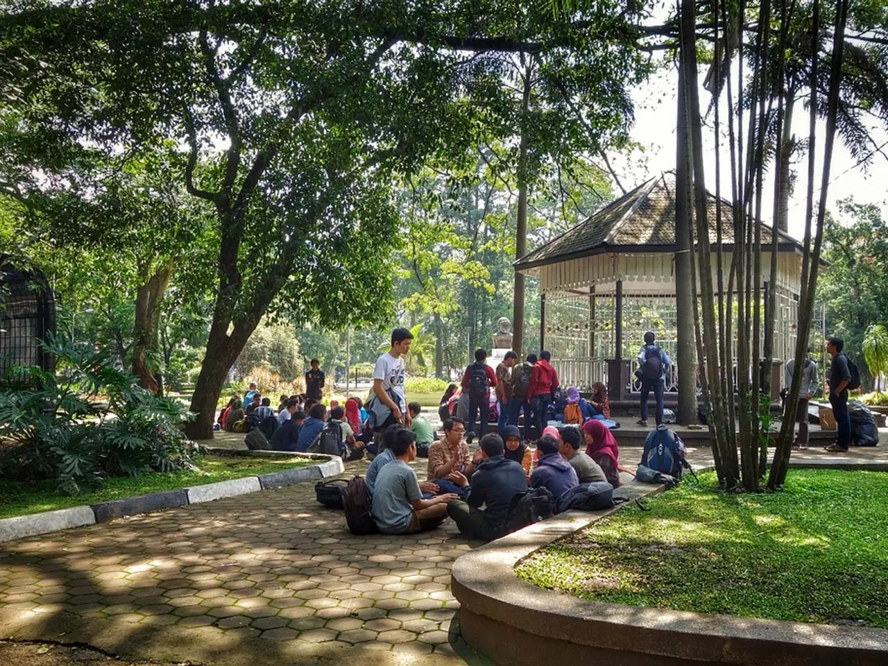 Count the number of smaller elements on the right side.