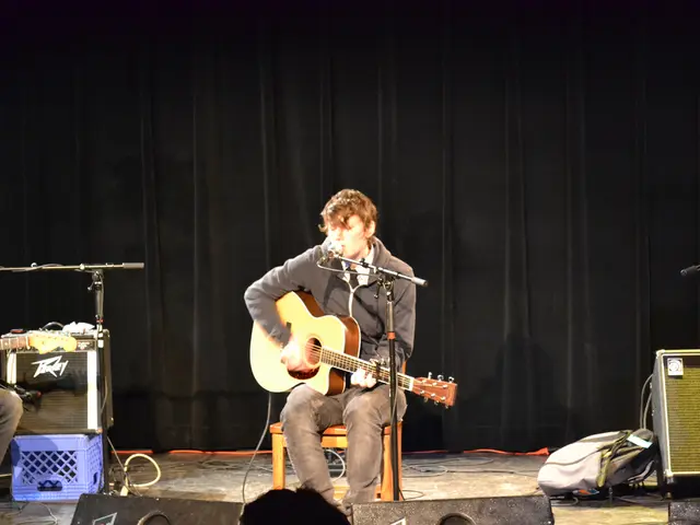 Thurston Moore expresses discomfort in the standard environment, stating that he felt increased...