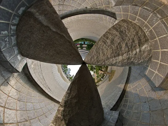 Evolving Approach of Ridley Scott in Film Directing: Comparison From Alien to The Martian