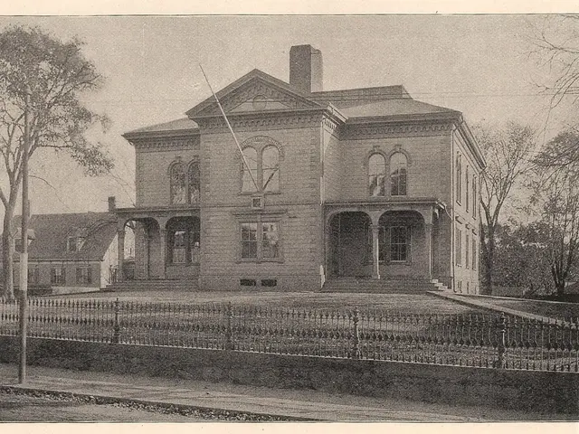 Top-tier Woven Wire Fences for a 100-foot Stretch: Strong and Dependable Choices Examined