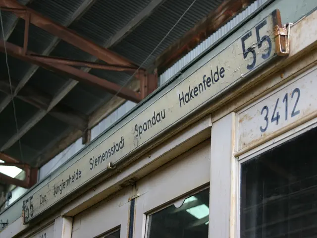 How-to advice on securing a previously owned web domain name offered by an expert