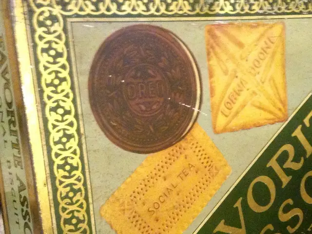 In this picture it seems like a box and we can see some information. We can see the depictions of...